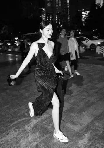 最会演野生美人的，齐溪算一位