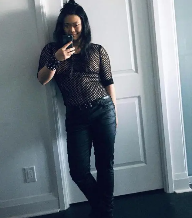 被批“不男不女”的毕凌,把父亲毕福剑所剩无几的体面,撕得稀碎