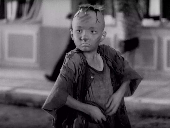 王龙基：国产电影首个童星，第一代三毛的扮演者，如今怎么样了？