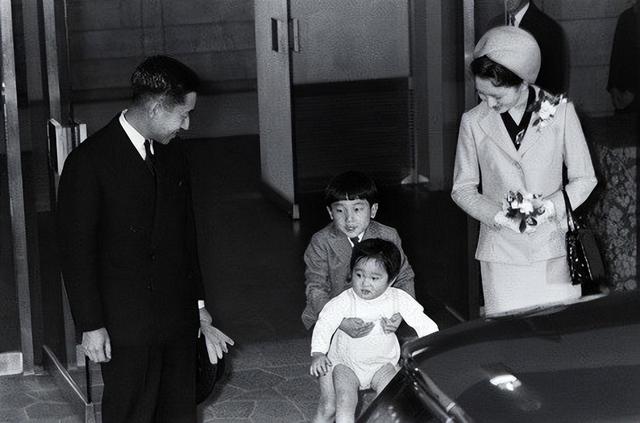 文仁亲王：身高175野心勃勃，41岁生子成皇嗣，喊话哥哥早点退位