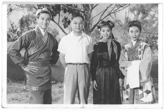 金庸去世一周年:年岁渐大,再读金庸,渐渐意识到那个武侠世界的幻梦本质,但甘愿沉溺其中