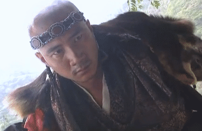 97版和03版乔峰放在一起，音乐一响，吹风机一动，差距就出来了