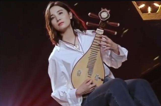 宋佳的2024：从“女王”到“劳模”，这个女人凭啥这么拼？