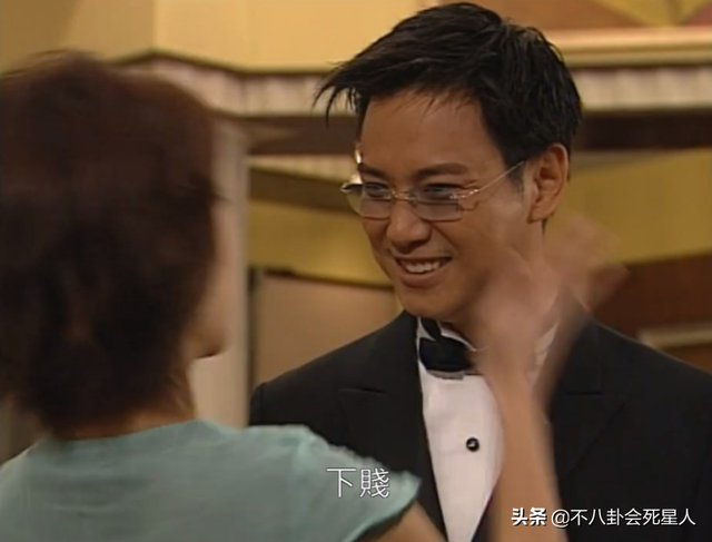 TVB的“斯文败类”，因咸猪手事件退圈，如今卖保险发福变肿