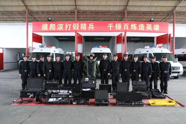 揭秘上海真实版“拆弹部队”:孤独逆行、直面死神的勇士!