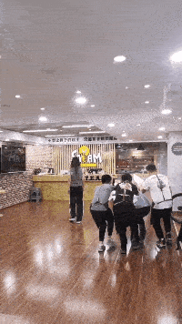 柳岩辽宁春晚小品《大腕来袭》中的护士装，演绎别样美丽