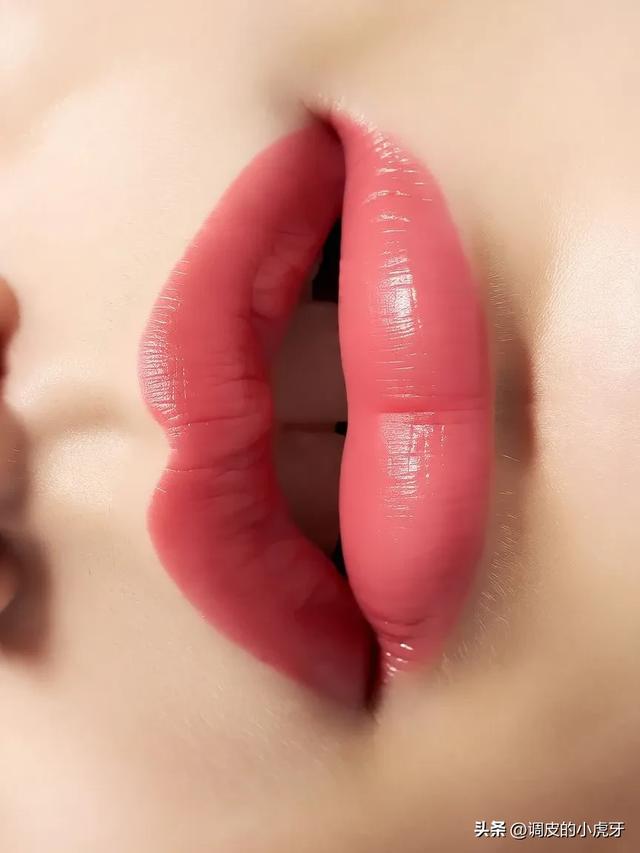 性感丰满 嘴唇丰厚饱满 具有性感魅力