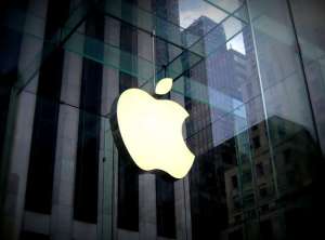 美眉打升级(苹果下架涉黄APP，大尺度照为何能过审？业内人士称审核机制可能有漏洞)