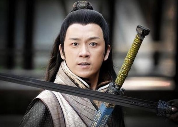 给宝剑起名字只服梁羽生，梁羽生笔下的十大名剑，金庸也写不出来