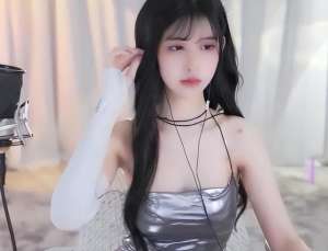 抱抱念酱(子圣、抱抱念酱再度合作，两女一男荒岛求生，子圣还想娶两个老婆)