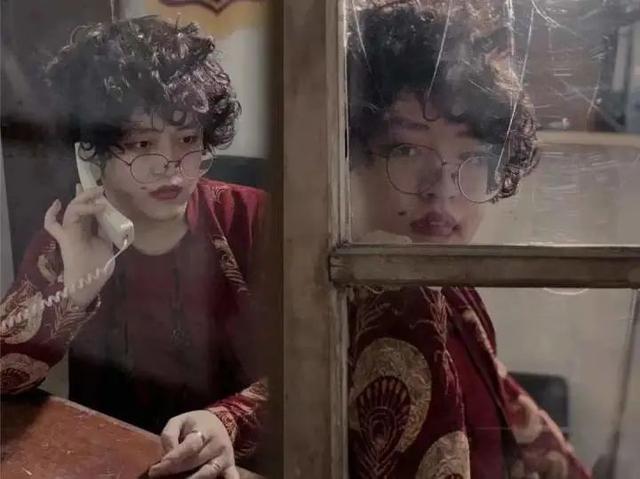 假期第一天,23岁小伙演了11遍中年大妈!有人因他一句话嚎啕大哭