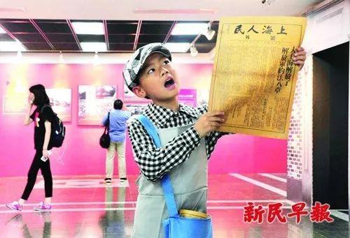 1个弹孔，见证了一段历史；400件雨衣，映衬出城市温情