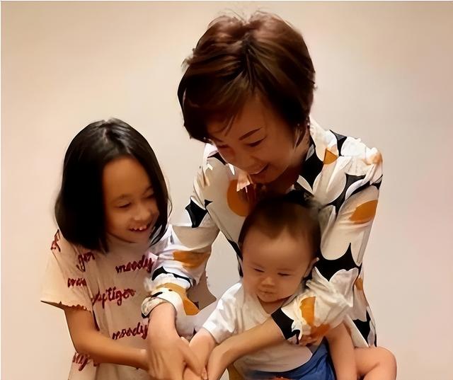 张怡宁：28岁时嫁48岁的300亿富豪，昔日世界冠军做起了家庭主妇