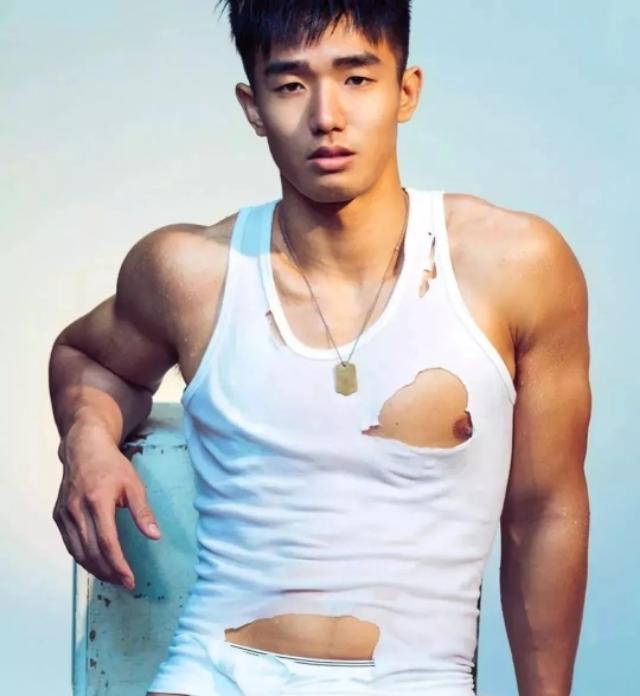 奶凶小狼狗和教练“基情”满满， 真是个单纯大男孩！