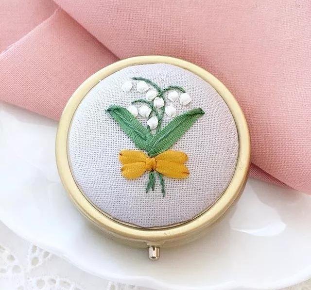 美不胜收的丝带绣,会不会针法都可学会,快收藏!附7款花叶针法