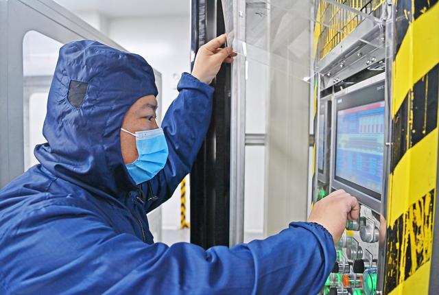 新华全媒+·新春走基层｜动力电池车间主任的一天