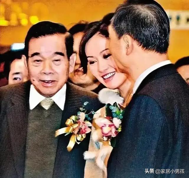 “胸垂到肚脐眼”的叶璇争议到直播惹事,绯闻真的五只手数不过来