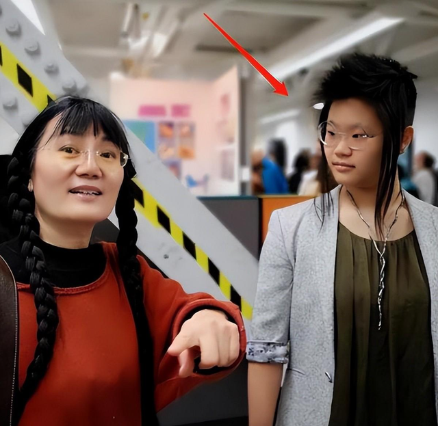 被批“不男不女”的毕凌,把父亲毕福剑所剩无几的体面,撕得稀碎