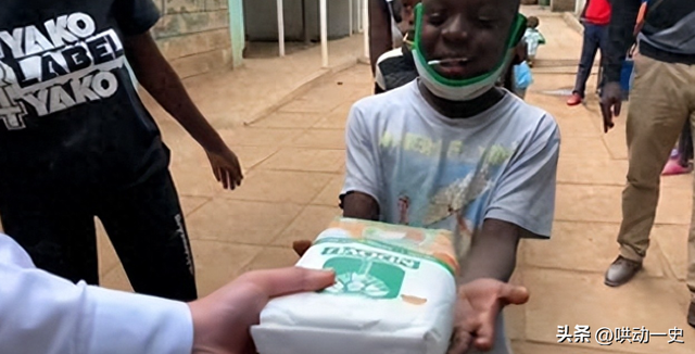 非洲土皇帝王垚：丰臀辣妹当助理，生活奢靡为何多次被官媒表扬？