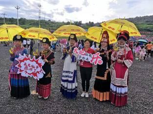 云端的扎溪卡,帐篷的狂欢节