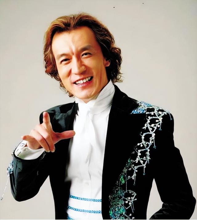 出生是“哑巴”，6岁才会说话被看作异类，李咏成主持人是意外？