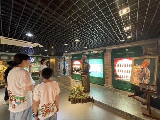 工业新游记|走进生产线,探索“肥宅快乐水”诞生的秘密