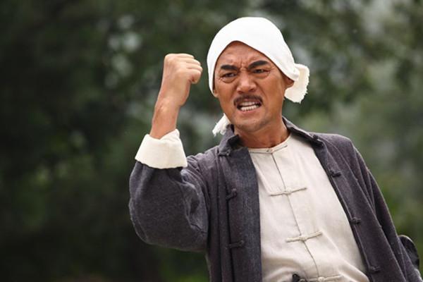 巍子：被人艺培养多年，解决户口还送北京一套房，可他却忘恩负义