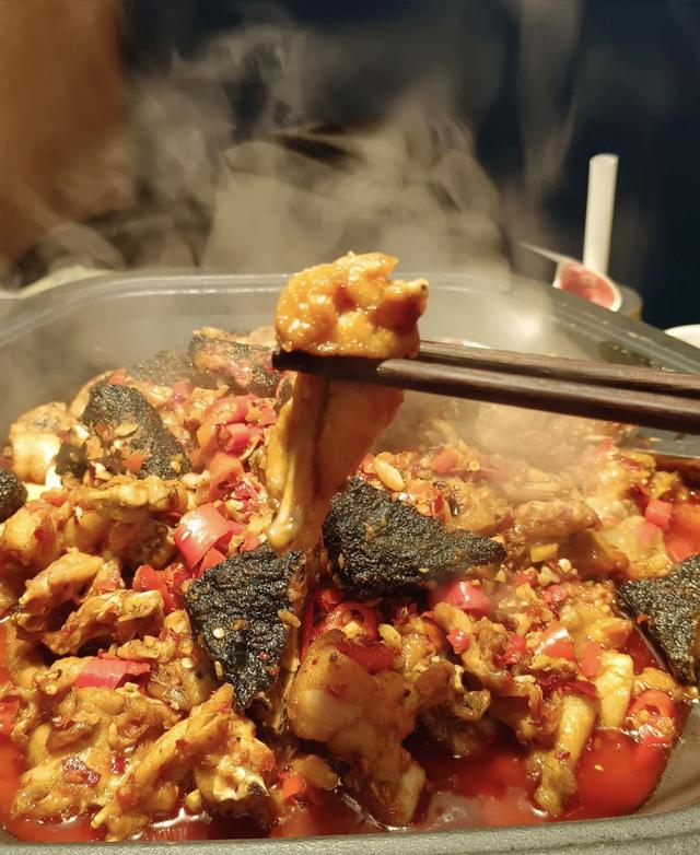 周末狂欢新地标!到蛙来哒超级游戏厅主题店解锁美食新体验