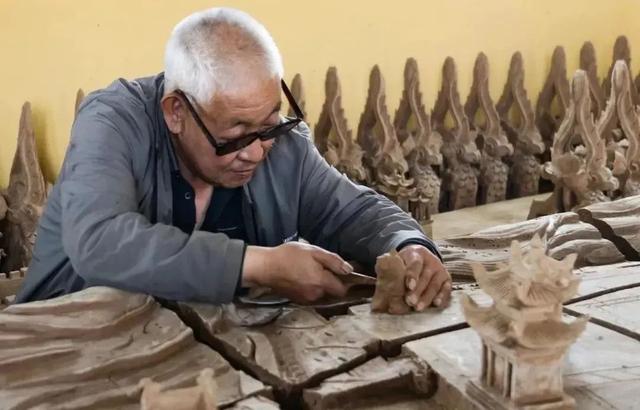 记通渭脊兽项目唯一省级传承人——李忠贤