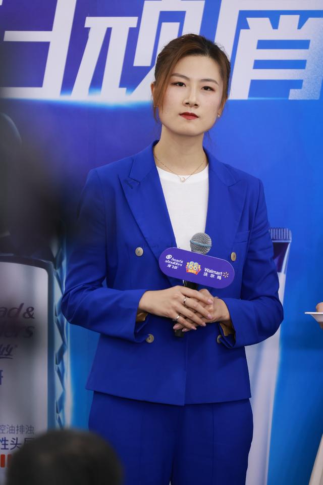 大满贯同框！丁宁变美艳女白领五官好精致，181张继科爱穿内增高