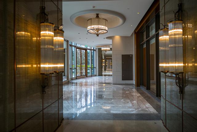 18岁当汤臣总裁:身价千亿颜值爆表,和王思聪有“天壤之别”