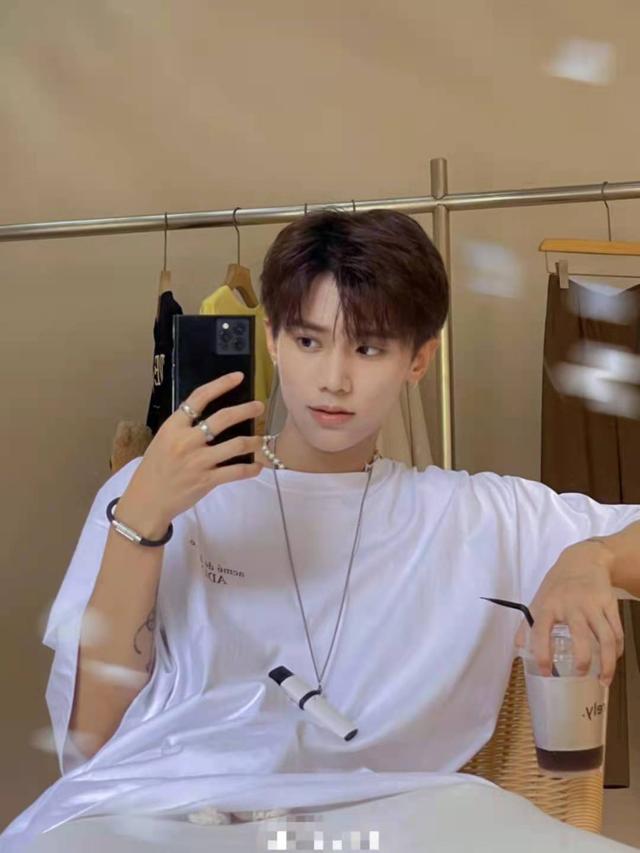 千万粉网红遭前任曝黑料!PUA致女方重度抑郁,还劈腿未成年同性