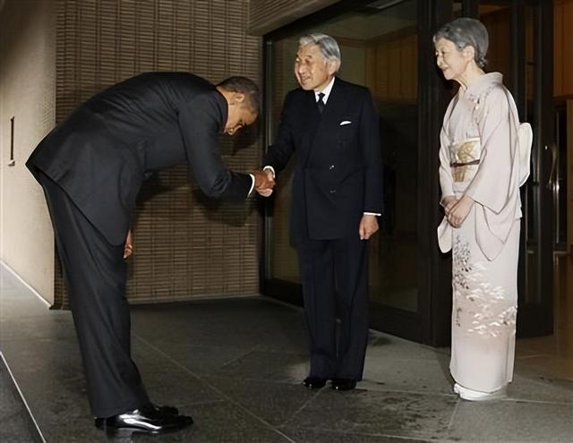 文仁亲王：身高175野心勃勃，41岁生子成皇嗣，喊话哥哥早点退位