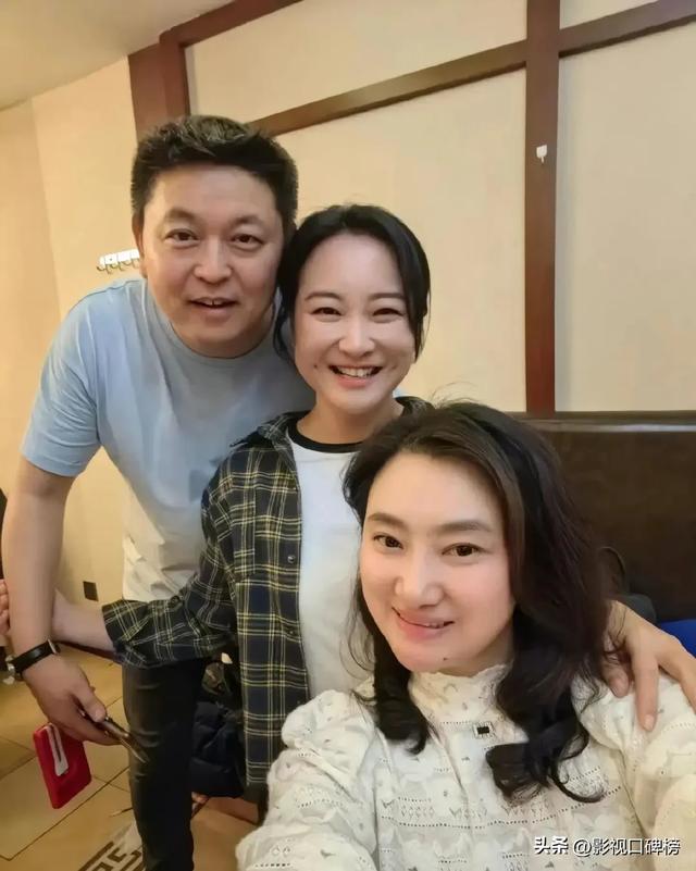 冯巩过67岁生日，多位学生们为他庆祝，贾玲也到现场，身材纤瘦