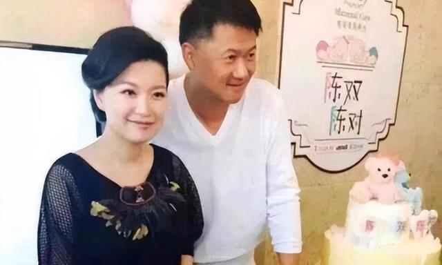 东方卫视一姐陈蓉：因“寿宴门”身败名裂，今低调嫁海归结婚生子