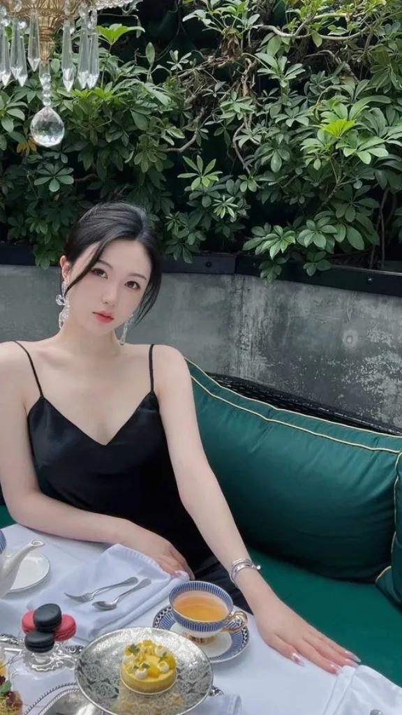 30 岁丰腴少妇，气质与美貌并存的尤物！