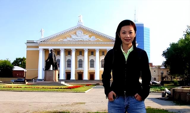 主持人曾子墨：嫁上司4年生2胎，结婚18年，如今活成人生赢家