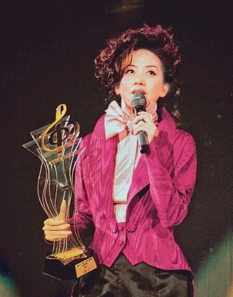 谷村新司：日本国宝级歌手，养活大半个娱乐圈，曾经支援中国