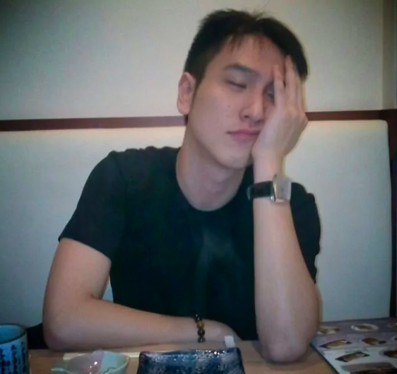 18岁当汤臣总裁:身价千亿颜值爆表,和王思聪有“天壤之别”