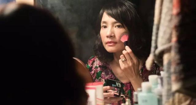 他的处女作帮助她战胜巩俐