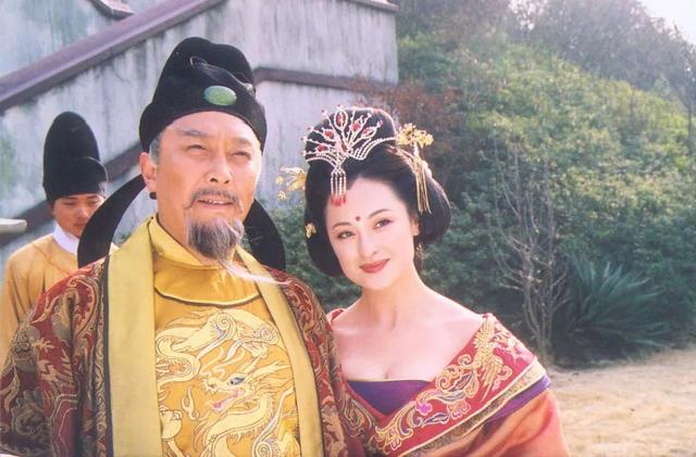 12版杨贵妃，一颦一笑皆风情，谁撑起了唐朝第一美，谁在滥竽充数