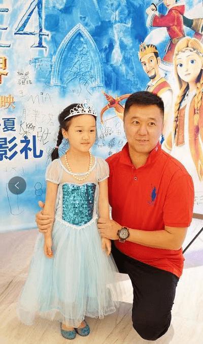 民歌天后陈思思：嫁给青歌赛冠军师鹏生一女，今49岁气质依旧动人