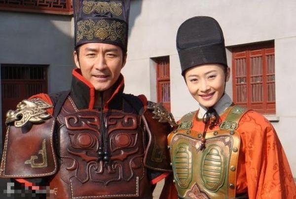 黄海波复出艰难风光不再，他老婆却受名导演力捧，患难夫妻有真情