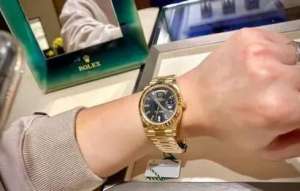 手表门(一觉醒来，浙江男子崩溃：40万买的劳力士手表怎么变这样？)