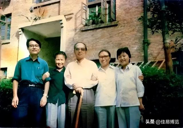 商羊：公公杜宣和他的女朋友们