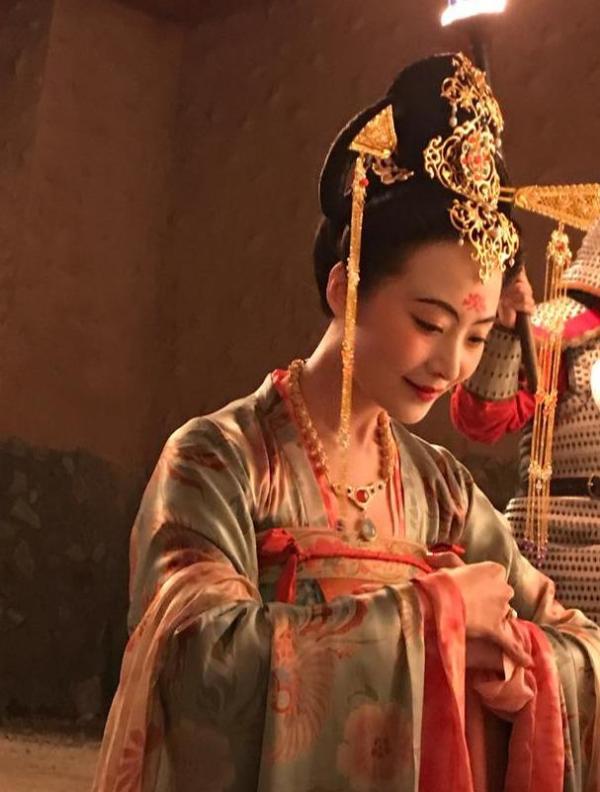 黄海波复出艰难风光不再，他老婆却受名导演力捧，患难夫妻有真情