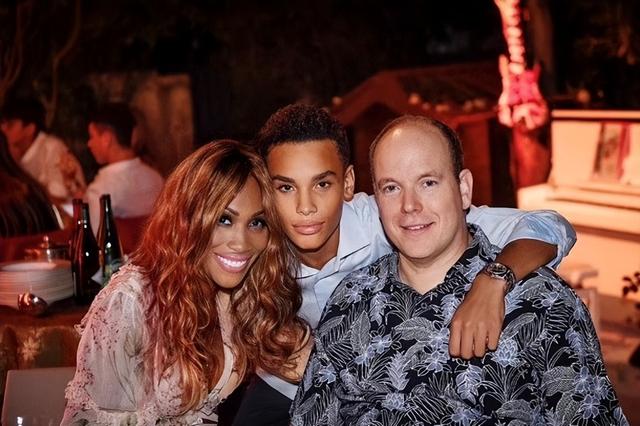 摩纳哥亲王重口味:爱上大嘴空姐,承认私生子,夏琳王妃被她打败