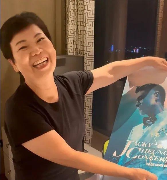 张学友当场叫她“妹妹”！特别嘉宾现身上海演唱会，全场沸腾