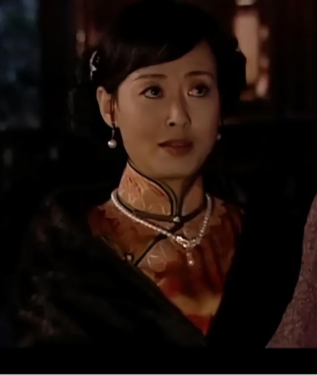 演完白敬亭张小斐妈妈，许凯妈妈，52岁的她魅力风采不减当年