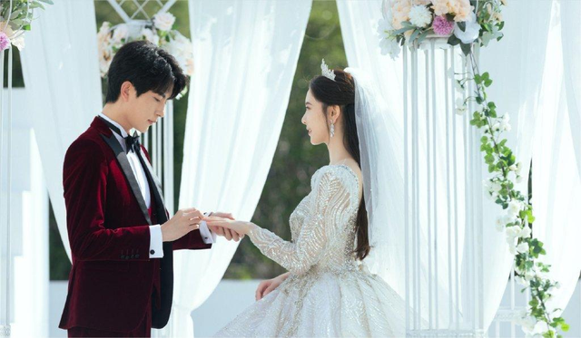 《温德瑞拉日记》黑莲花女主稳准狠拿捏傻白甜霸总，这是黑童话？